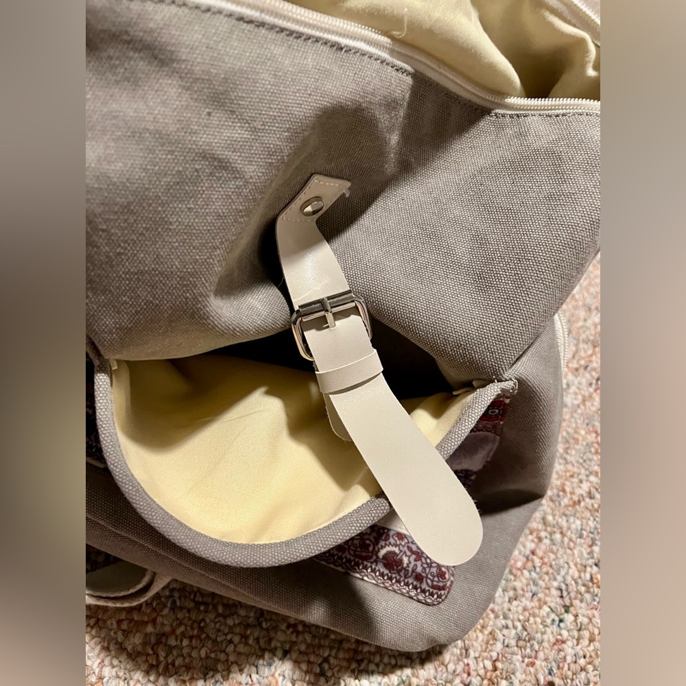 Stylish Olive Green Backpack With Patterned Pocket - image 5